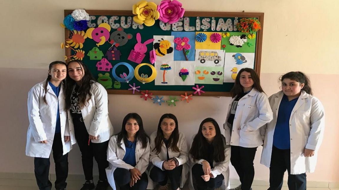 Okulumuzda Hangi Projeler Yapılıyor?